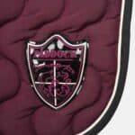 Paddock sports - Tapis De CSO Origine Classique Ecusson Prune – Image 2